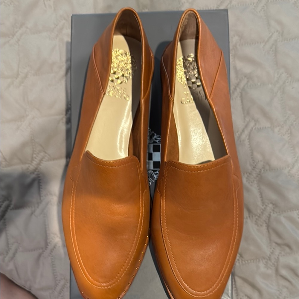 Vince Camuto elegant tan leather loafers. NWT